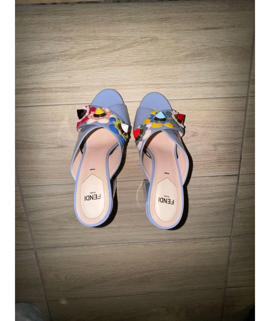 FENDI Голубые мюли из лакированной кожи, фото 3