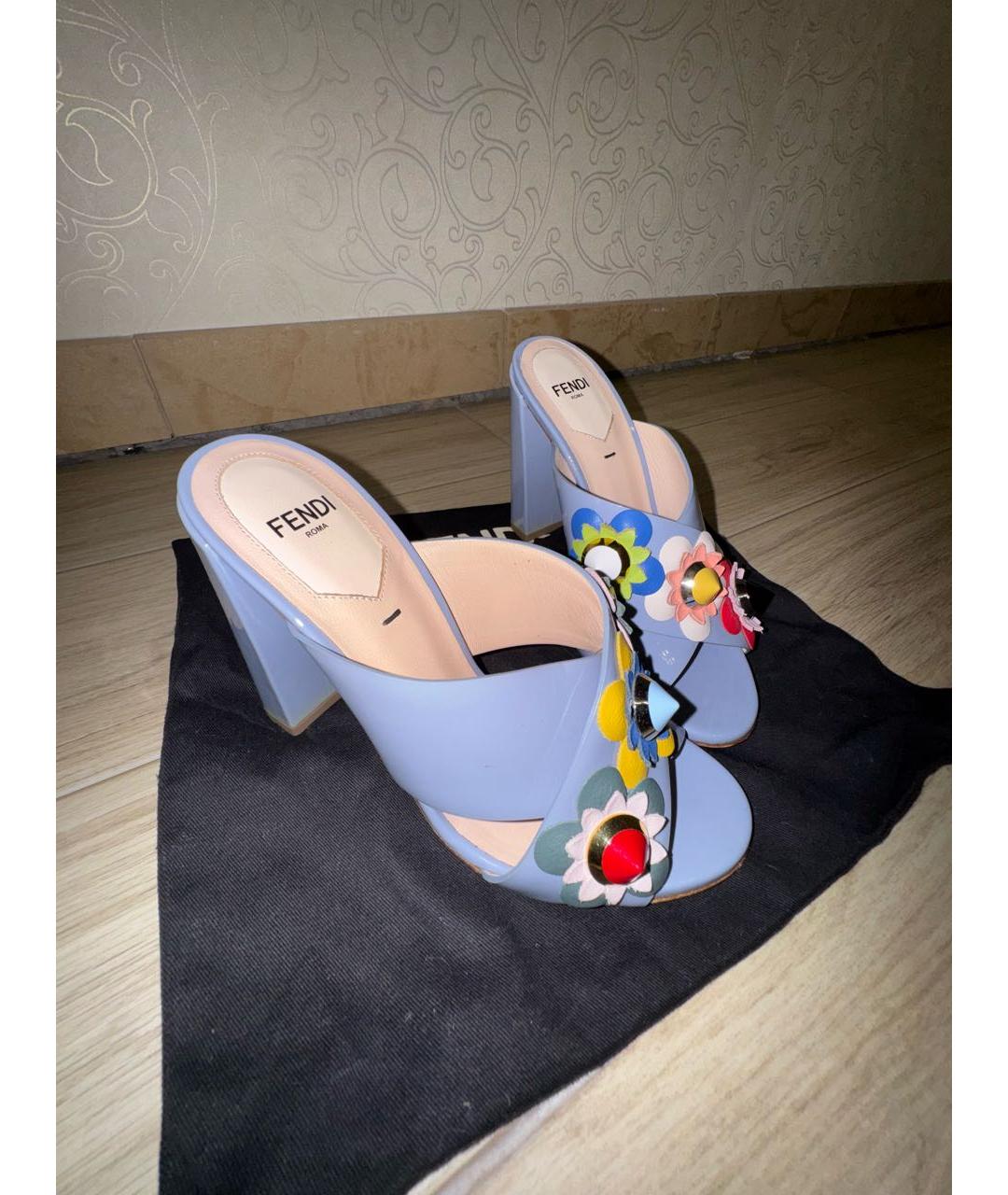FENDI Голубые мюли из лакированной кожи, фото 6