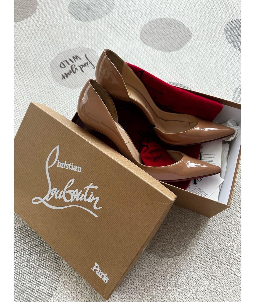 CHRISTIAN LOUBOUTIN Бежевые туфли из лакированной кожи, фото 7