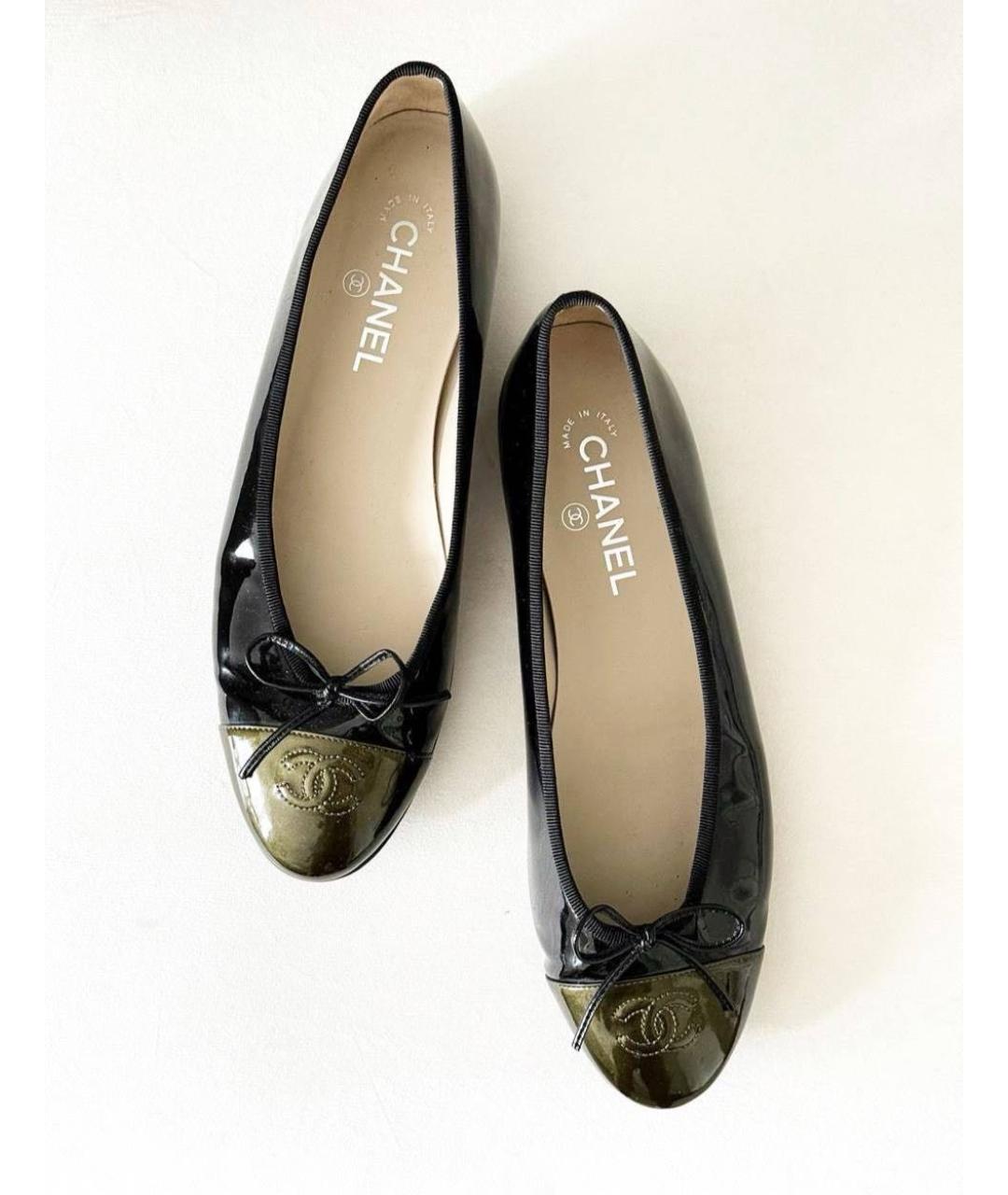 CHANEL Черные балетки из лакированной кожи, фото 2