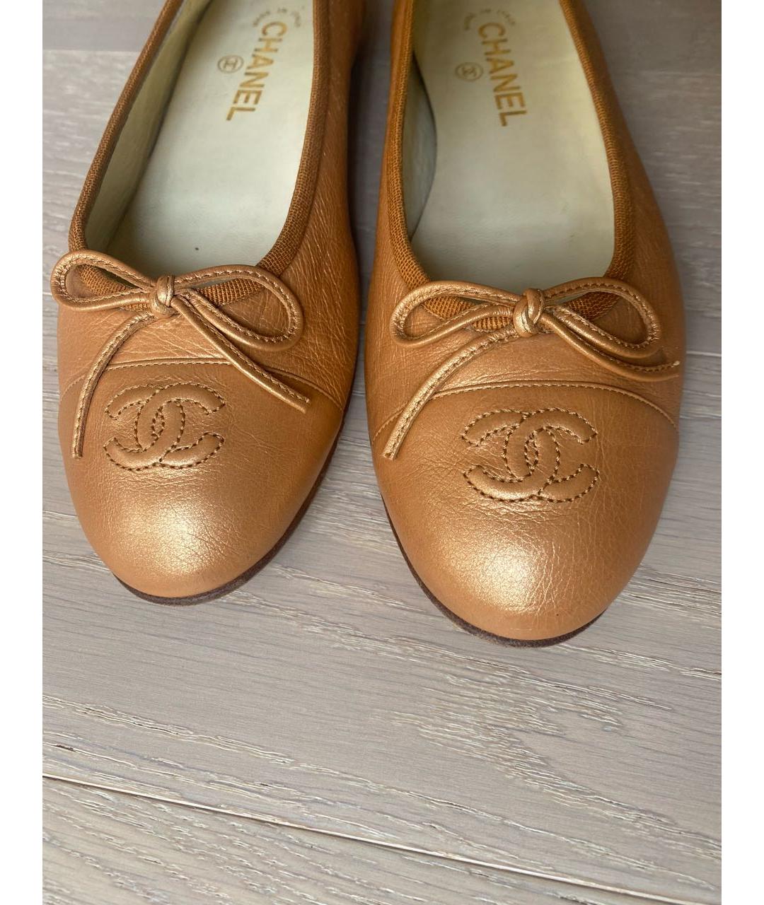 CHANEL Золотые кожаные балетки, фото 6