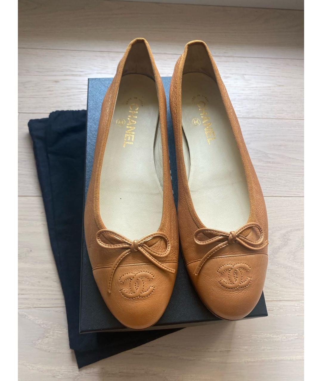 CHANEL Золотые кожаные балетки, фото 3