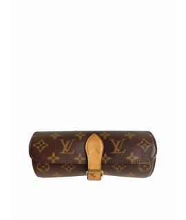 LOUIS VUITTON Обложка/футляр