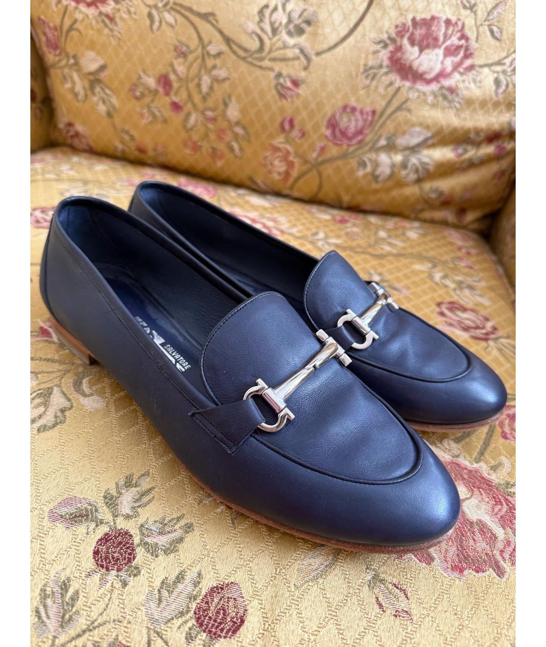 FERRAGAMO Темно-синие кожаные лоферы, фото 2