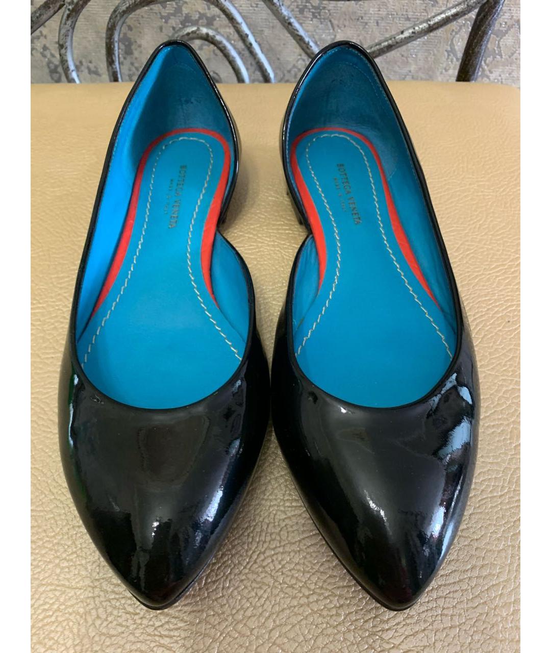 BOTTEGA VENETA Черные балетки из лакированной кожи, фото 2