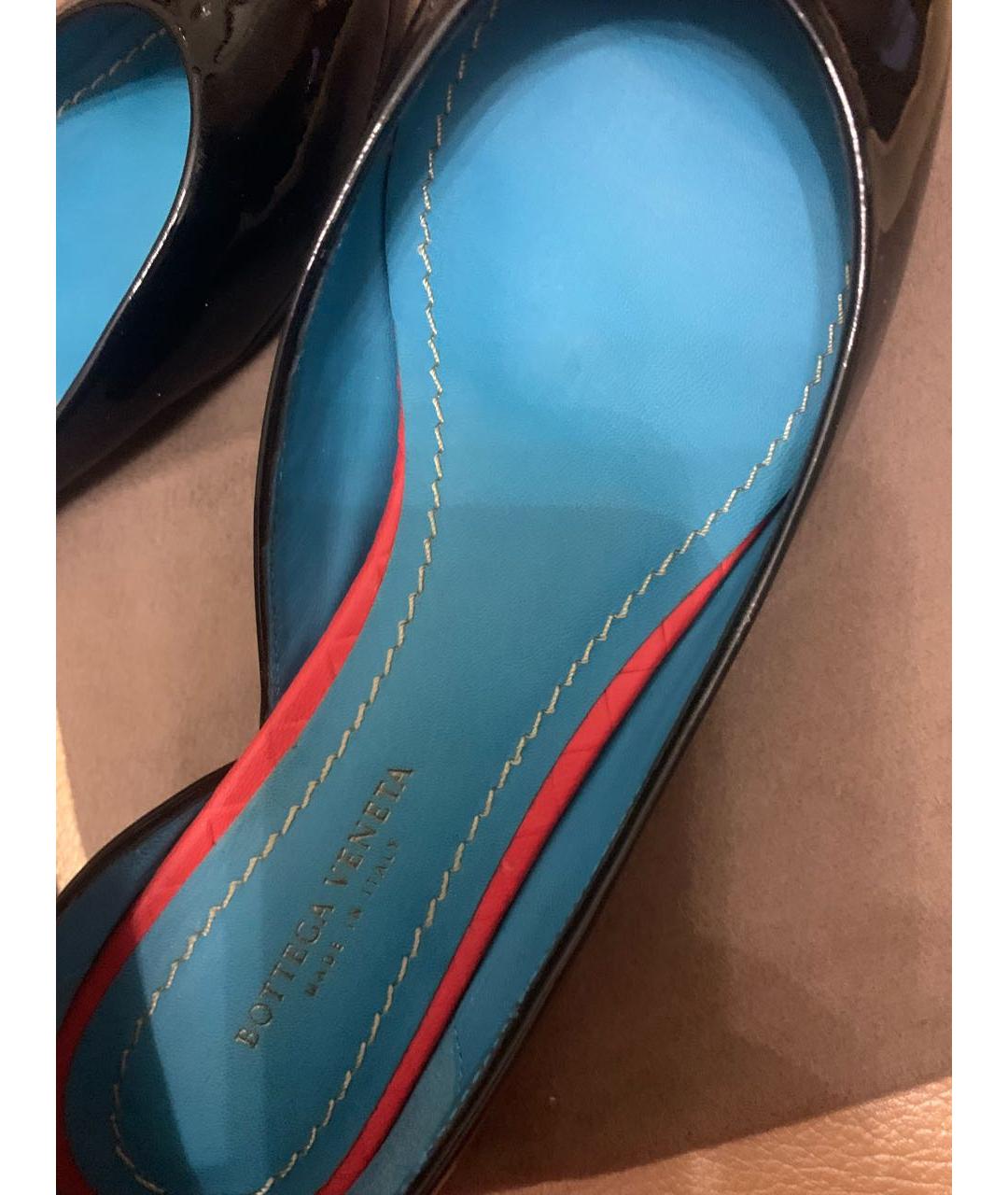 BOTTEGA VENETA Черные балетки из лакированной кожи, фото 5