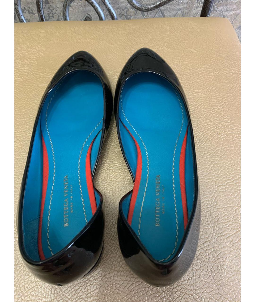 BOTTEGA VENETA Черные балетки из лакированной кожи, фото 3