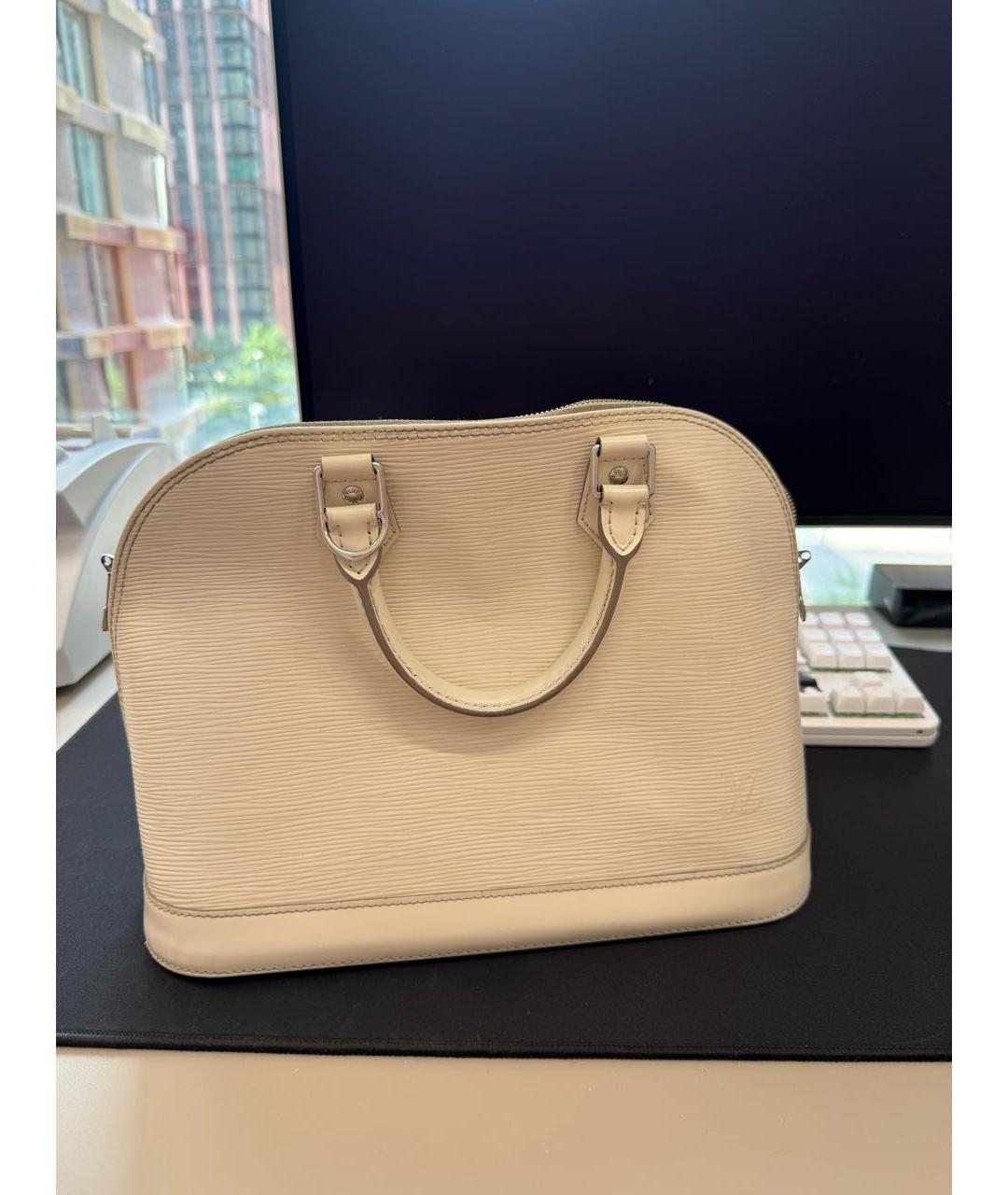 LOUIS VUITTON Белая кожаная сумка с короткими ручками, фото 3