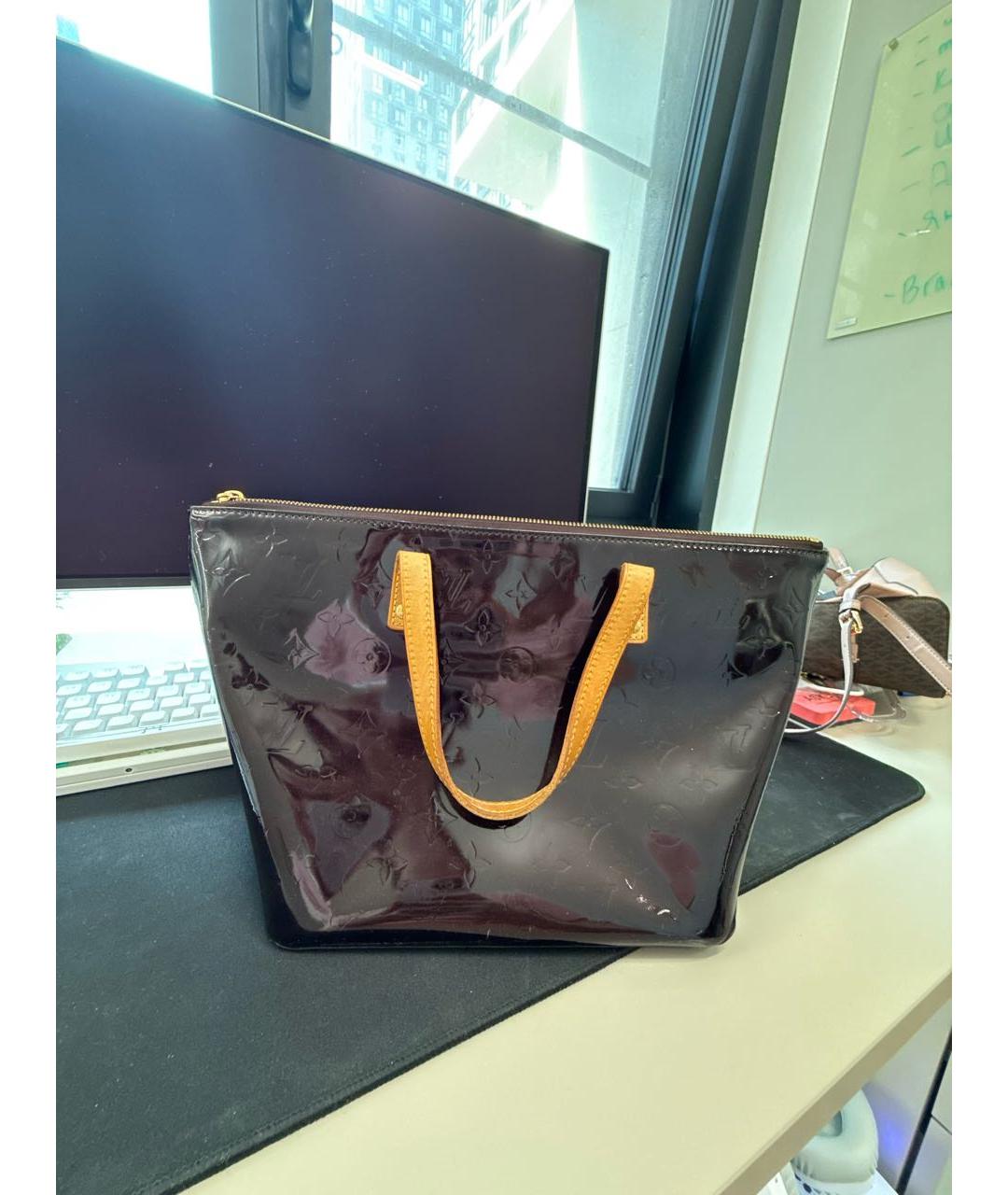 LOUIS VUITTON Бордовая сумка с короткими ручками из лакированной кожи, фото 3