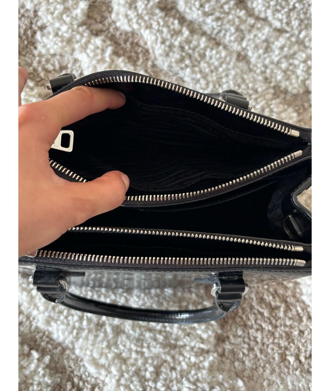 PRADA Черная сумка тоут из лакированной кожи, фото 8