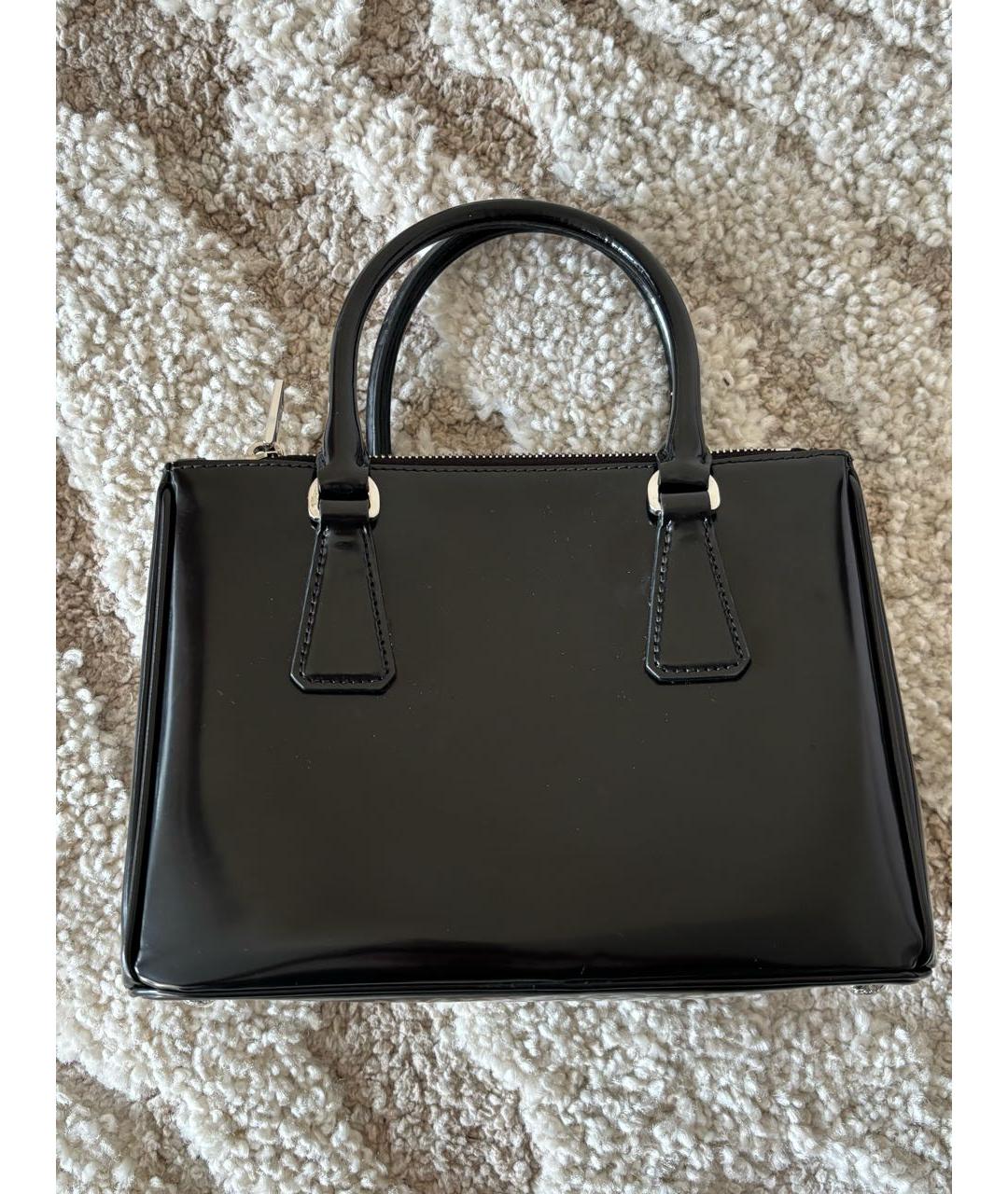 PRADA Черная сумка тоут из лакированной кожи, фото 3
