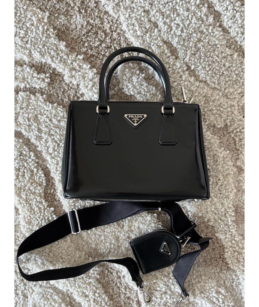 PRADA Черная сумка тоут из лакированной кожи, фото 2
