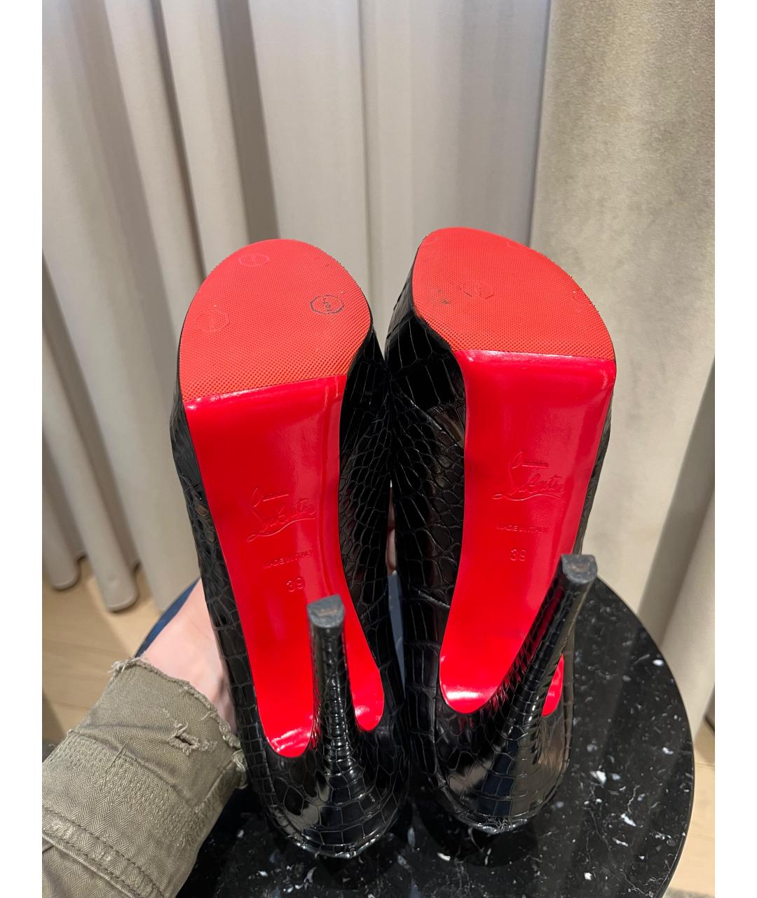 CHRISTIAN LOUBOUTIN Черные туфли из экзотической кожи, фото 5