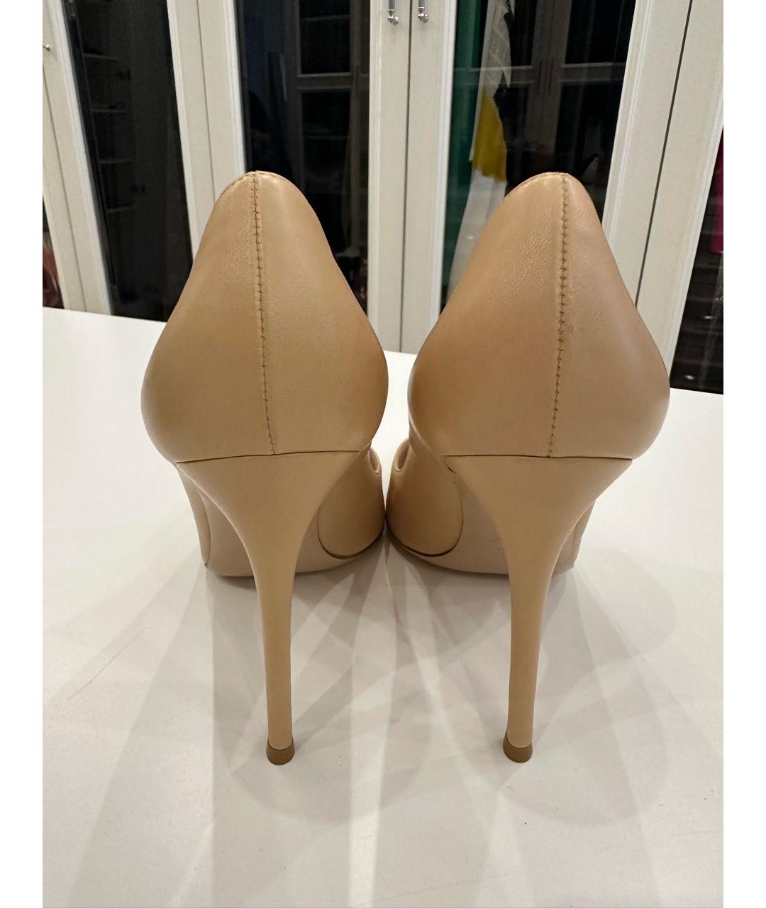 GIANVITO ROSSI Бежевые кожаные туфли, фото 3