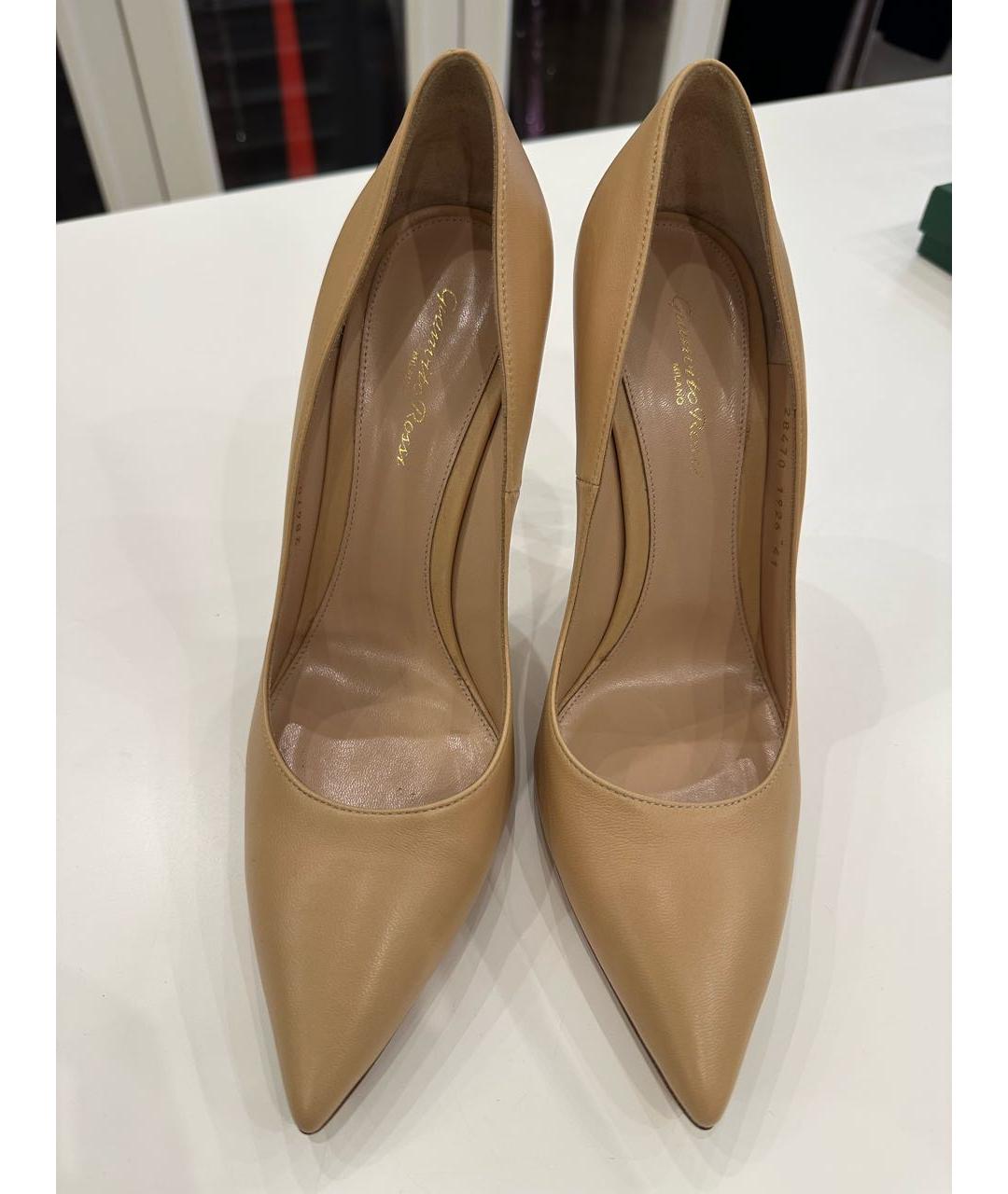 GIANVITO ROSSI Бежевые кожаные туфли, фото 2