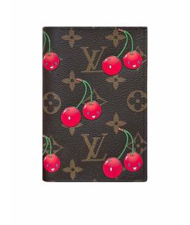 LOUIS VUITTON Обложка/футляр