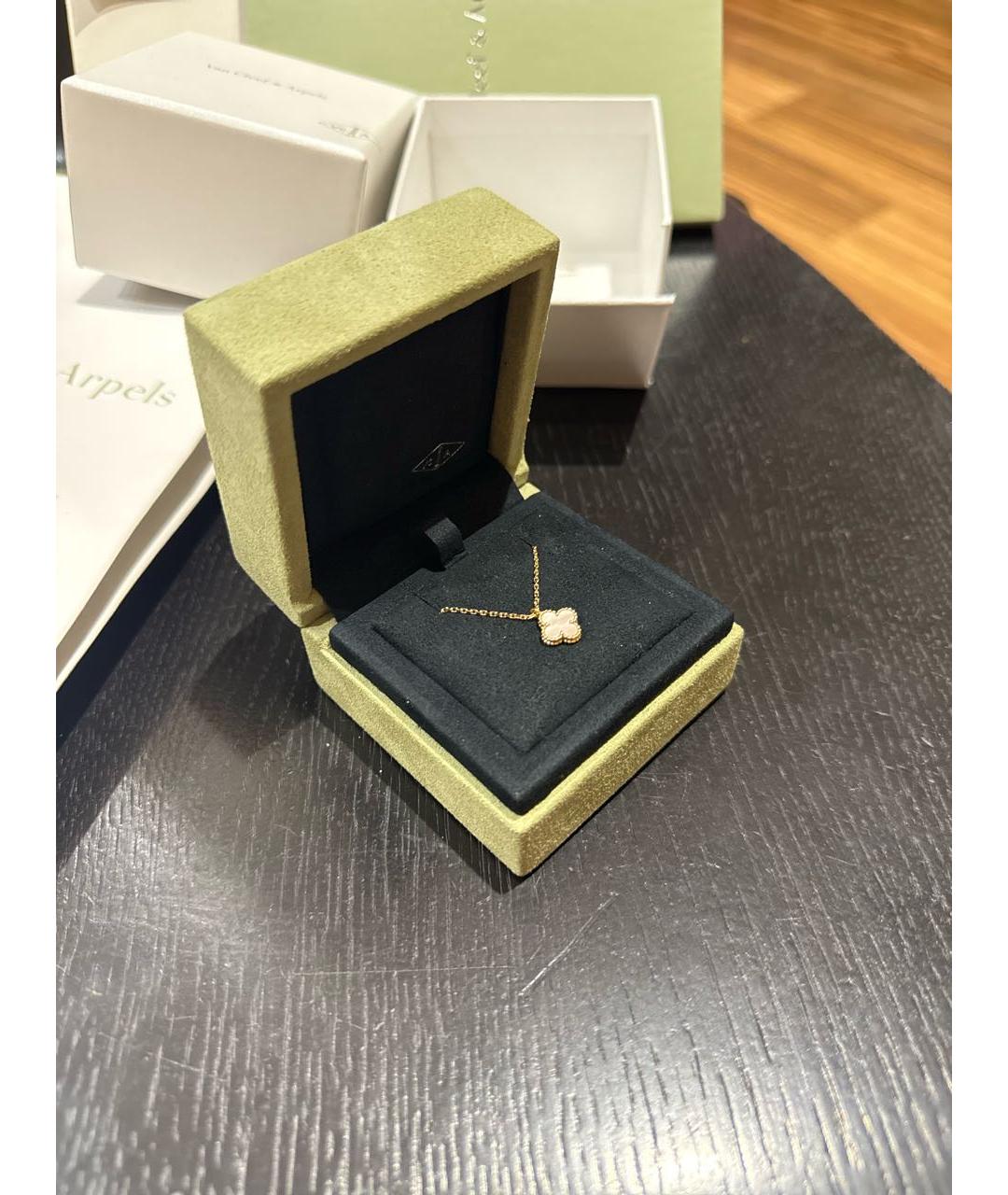 VAN CLEEF & ARPELS Белая подвеска из желтого золота, фото 3