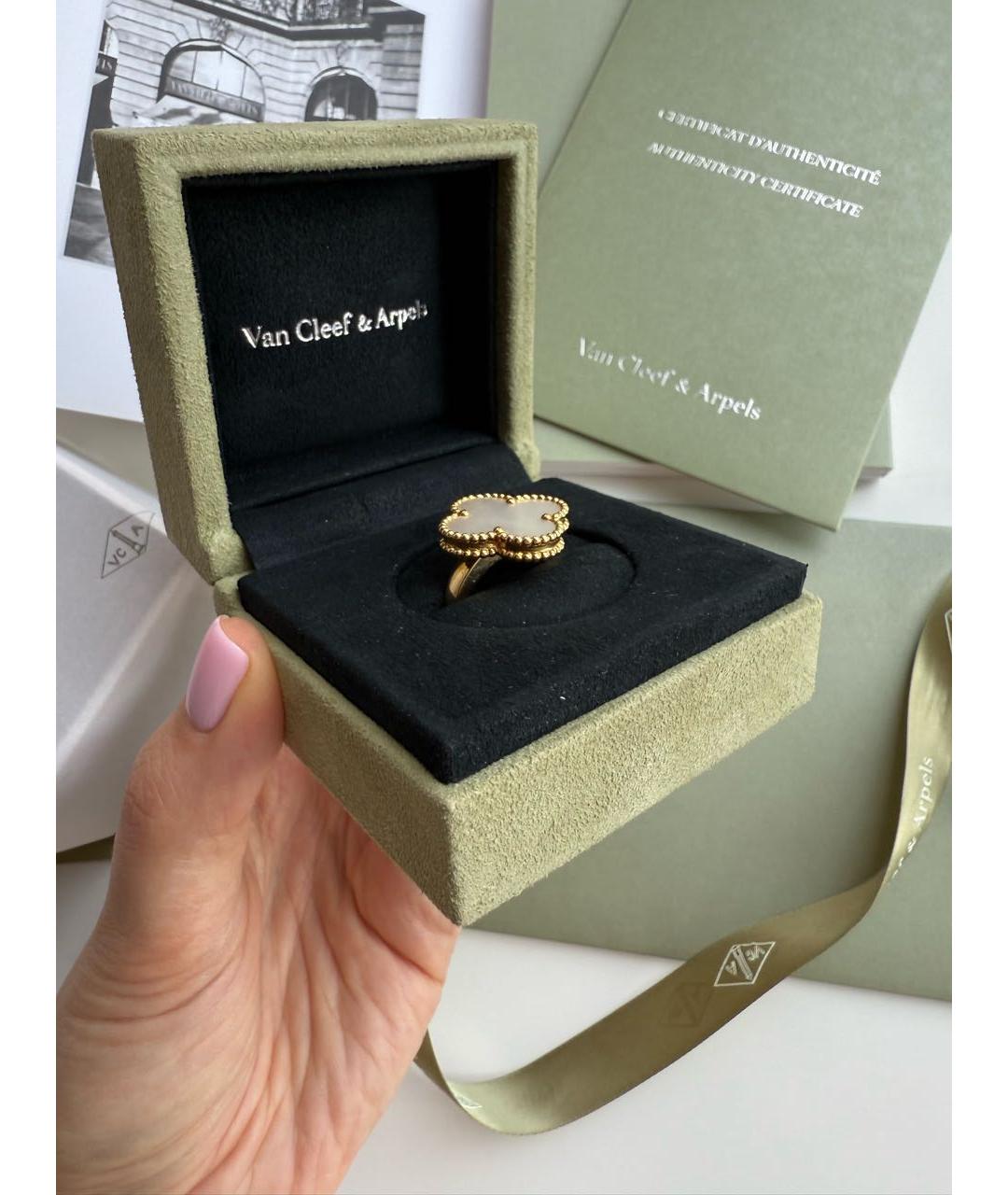 VAN CLEEF & ARPELS Белое кольцо из желтого золота, фото 2