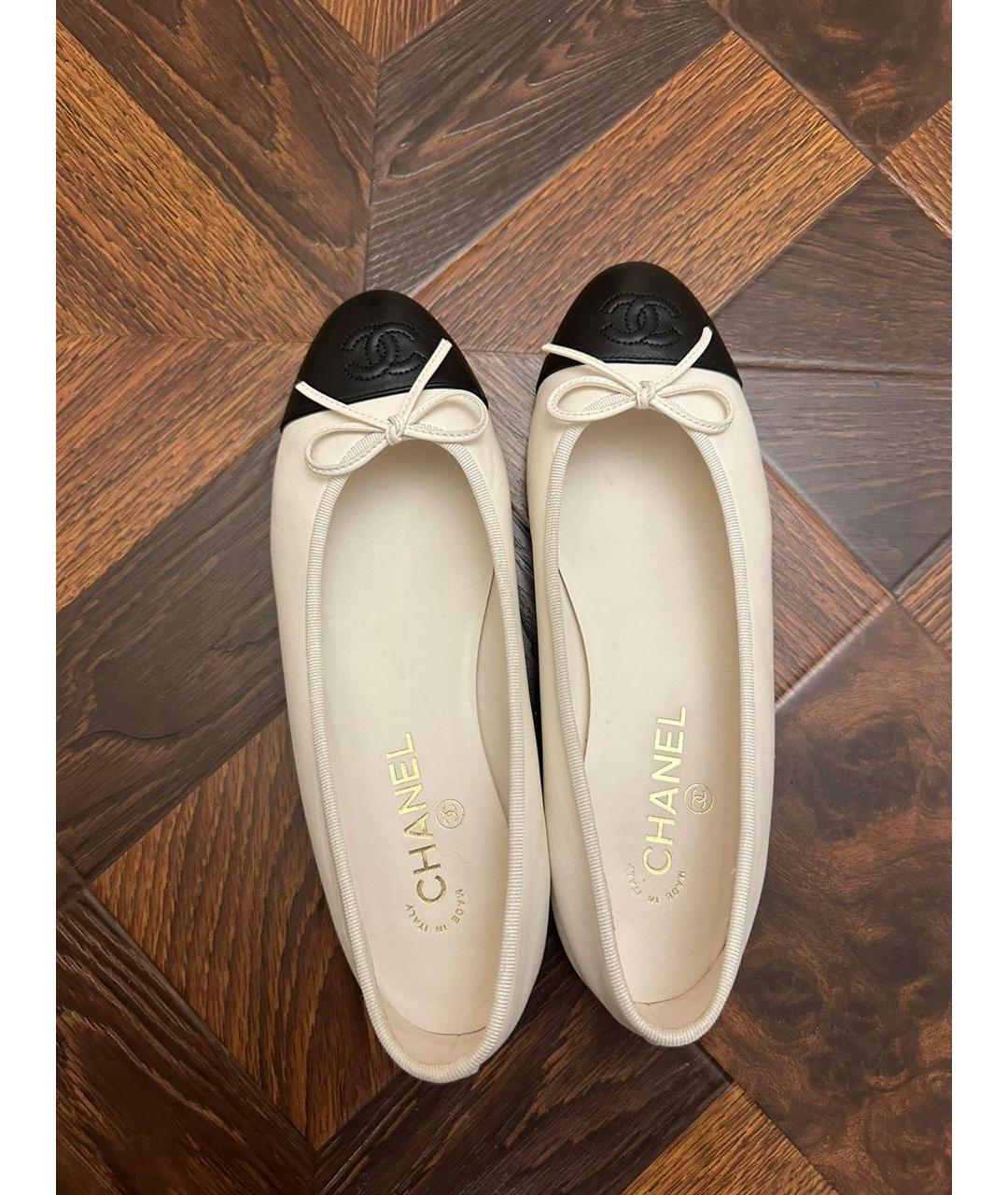 CHANEL Белые кожаные балетки, фото 3