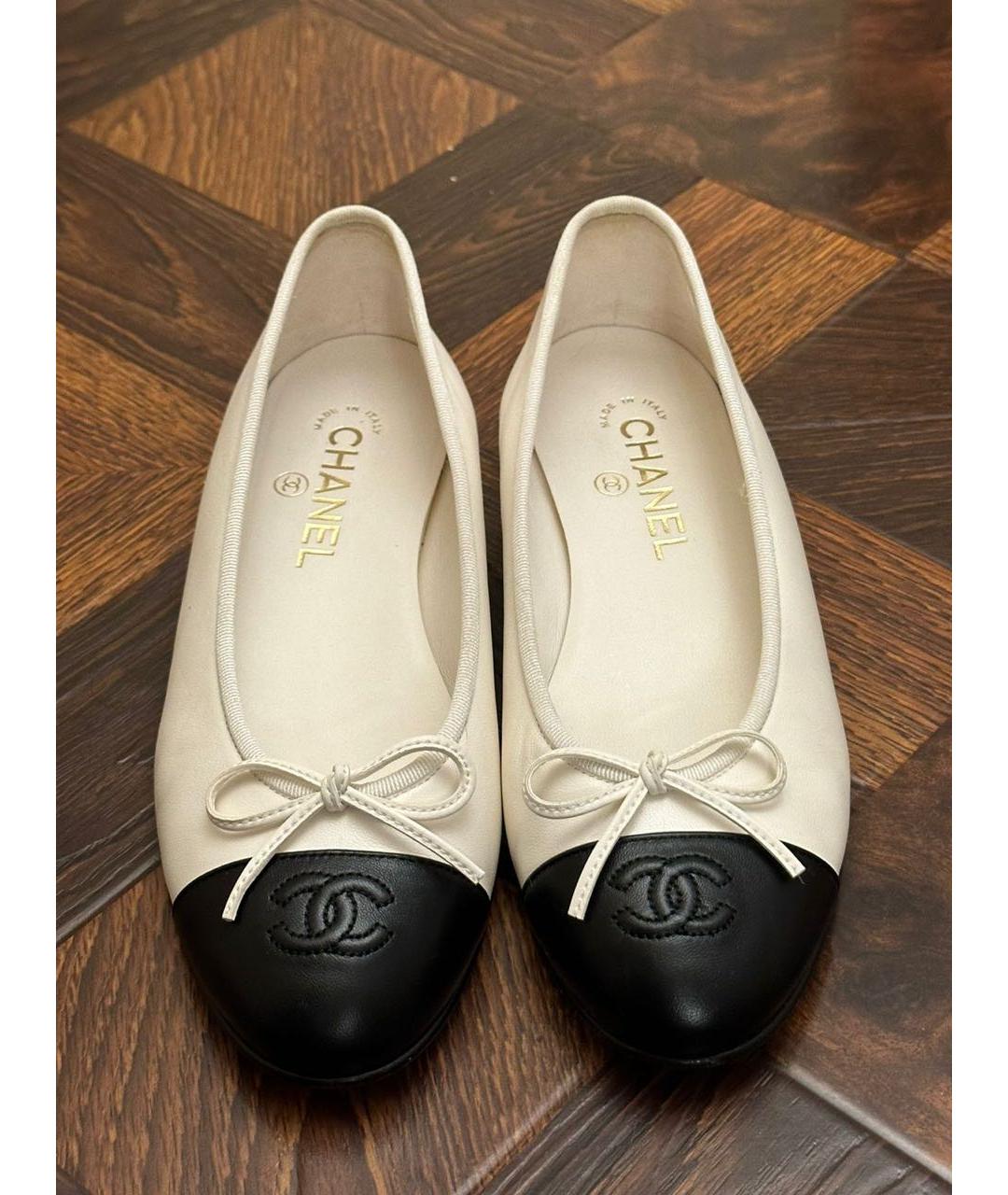CHANEL Белые кожаные балетки, фото 2
