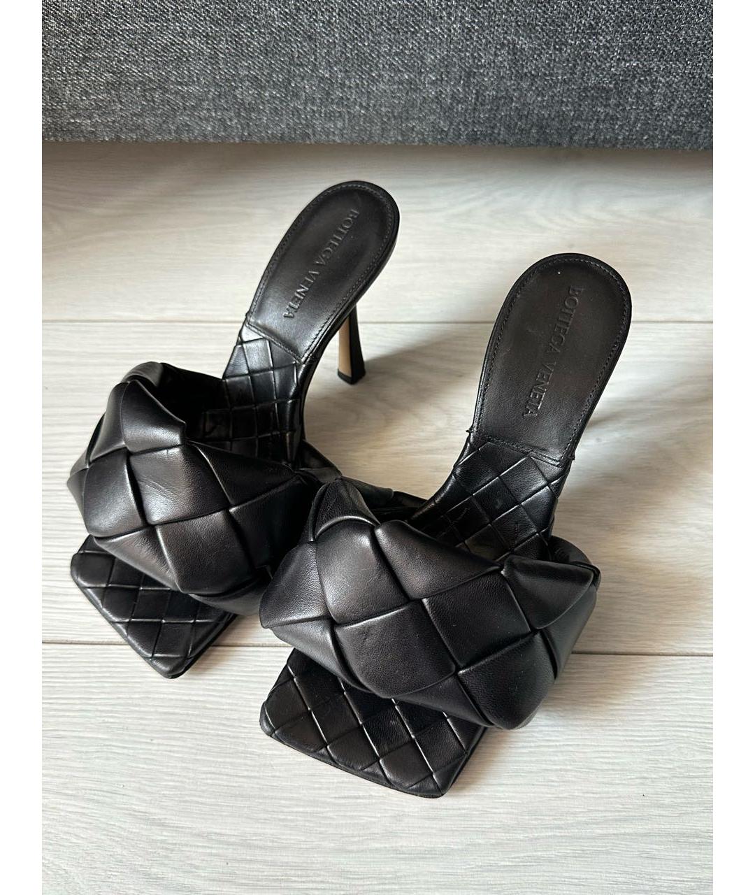 BOTTEGA VENETA Черные кожаные мюли, фото 2