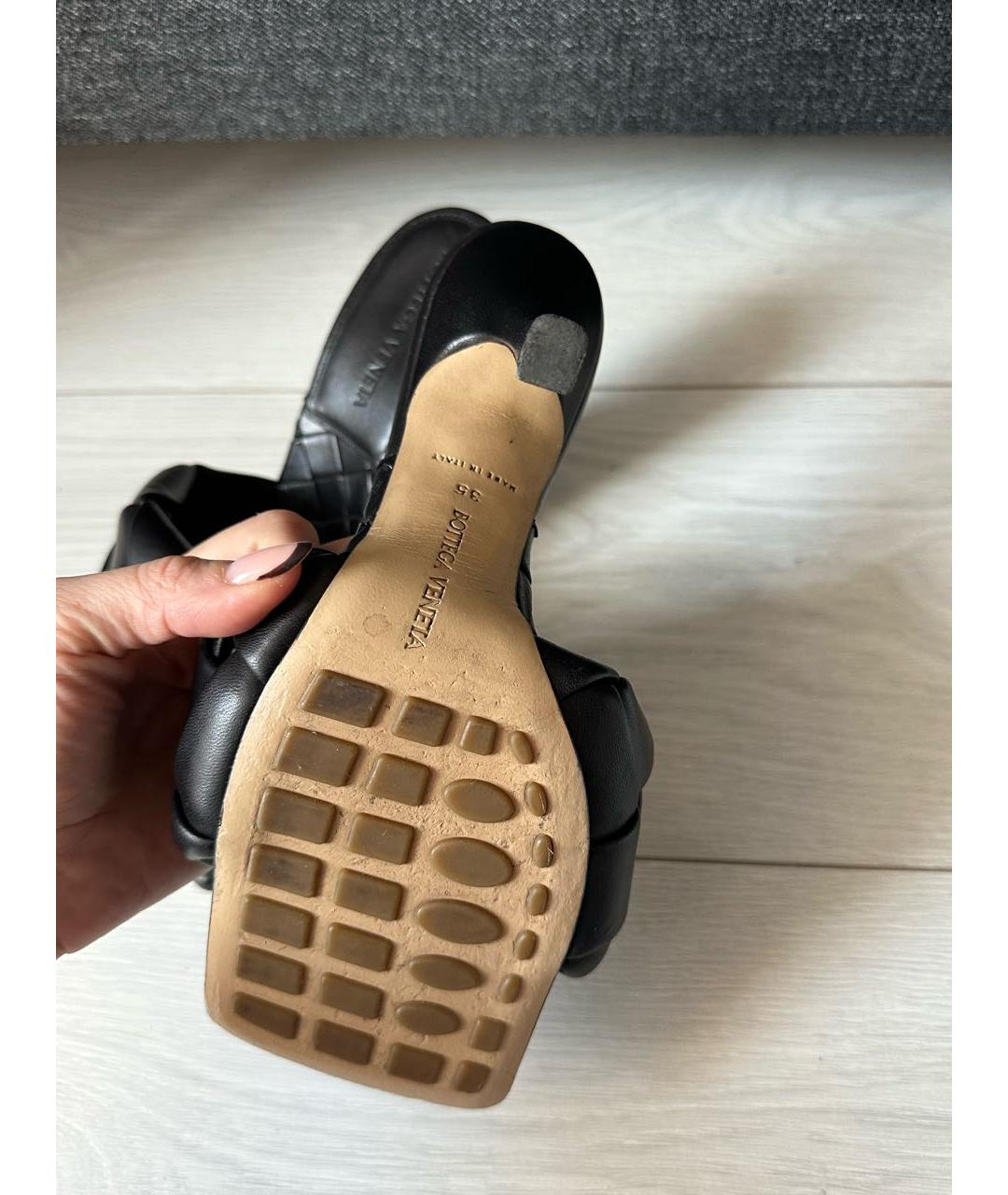 BOTTEGA VENETA Черные кожаные мюли, фото 4