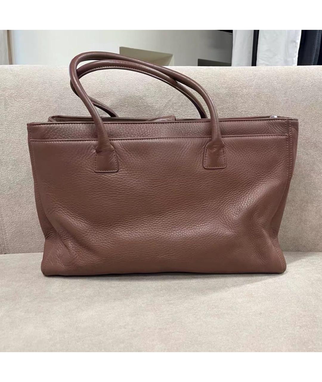 CHANEL Коричневая кожаная сумка тоут, фото 3