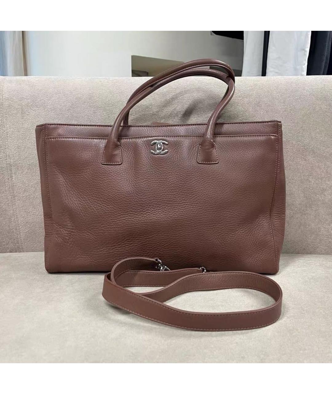 CHANEL Коричневая кожаная сумка тоут, фото 2
