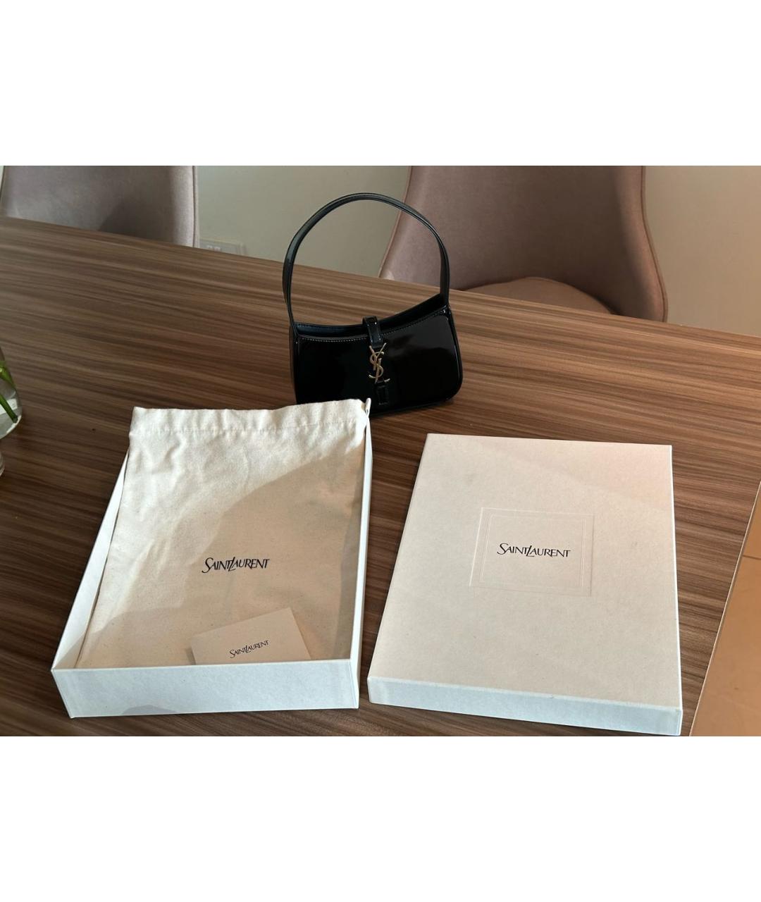 SAINT LAURENT Черная сумка с короткими ручками из лакированной кожи, фото 6