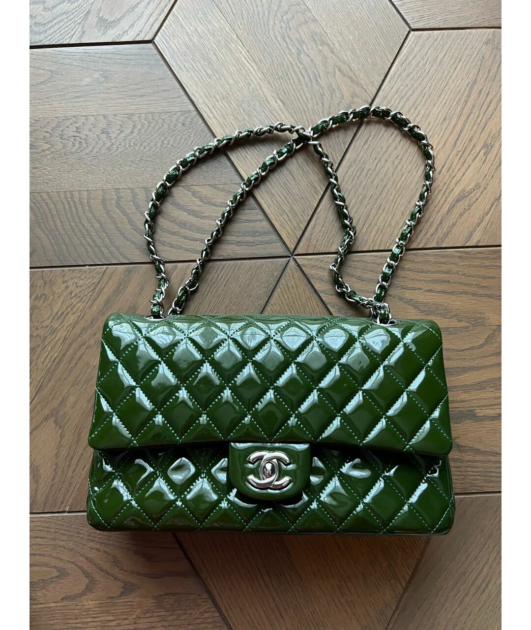 CHANEL Зеленая сумка тоут из лакированной кожи, фото 9