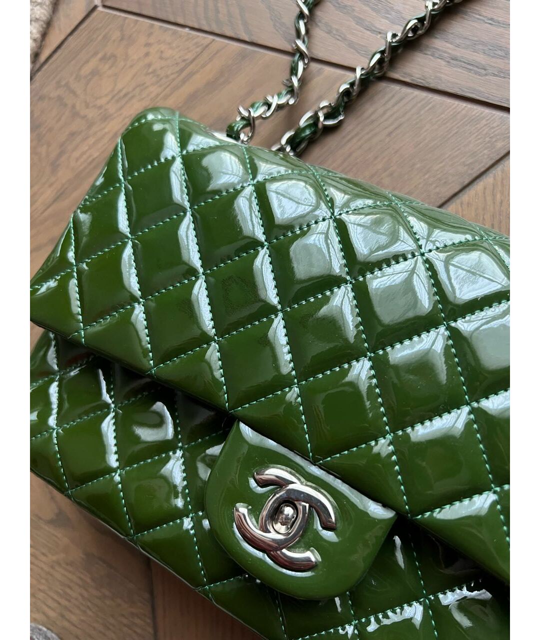 CHANEL Зеленая сумка тоут из лакированной кожи, фото 8
