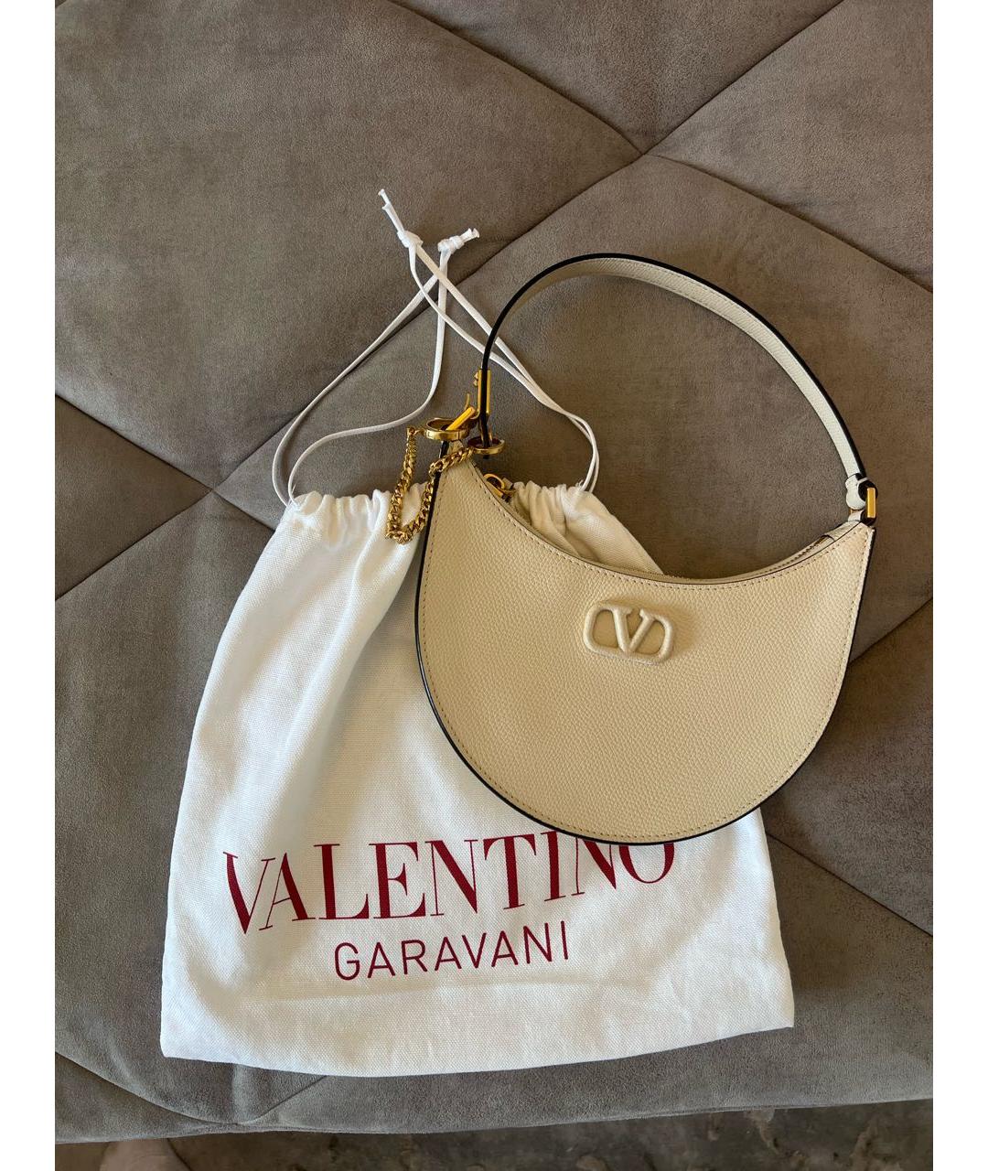 VALENTINO Бежевая кожаная сумка с короткими ручками, фото 5