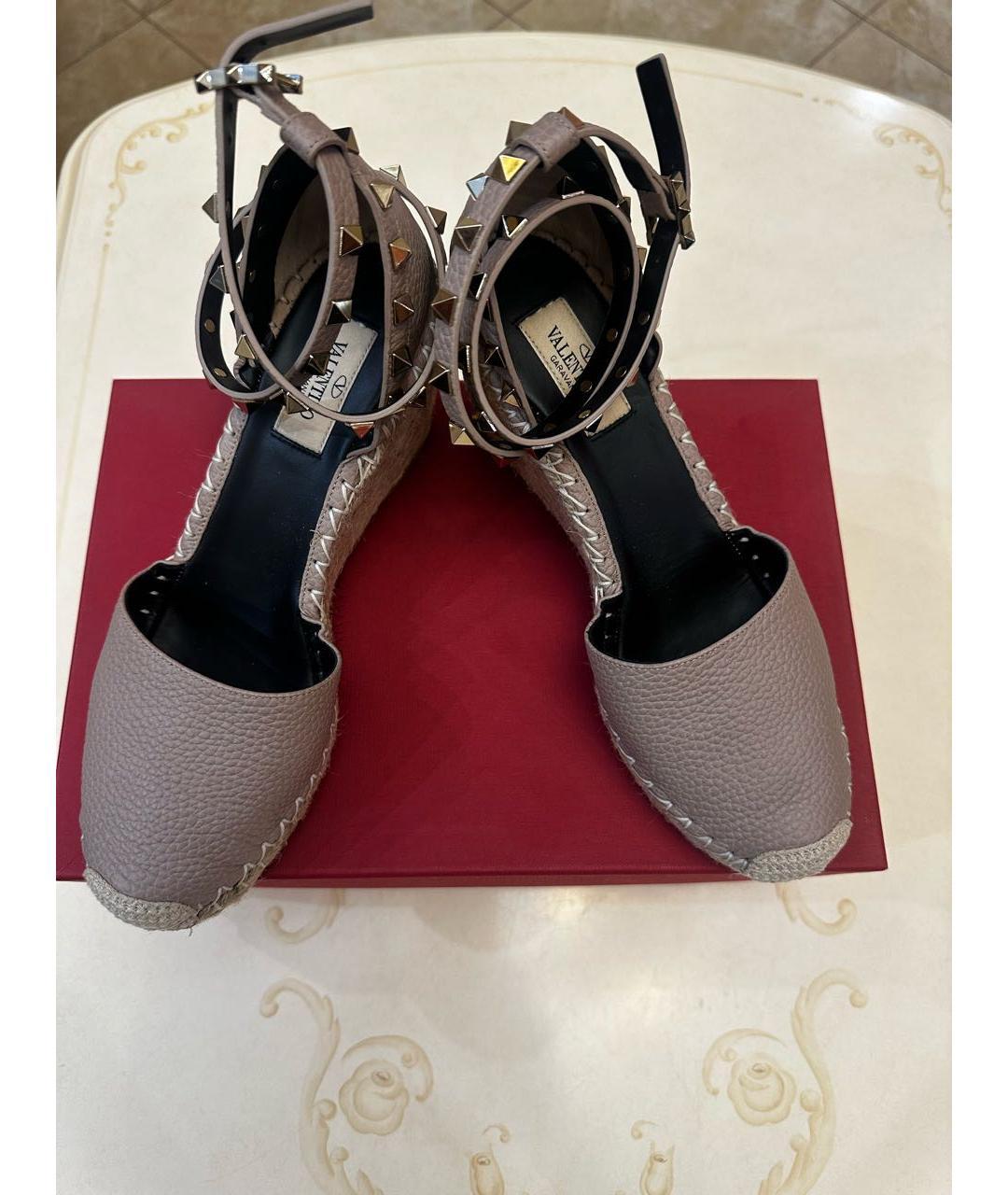 VALENTINO Бежевые кожаные босоножки, фото 6