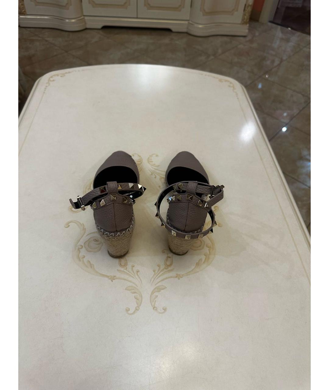 VALENTINO Бежевые кожаные босоножки, фото 3