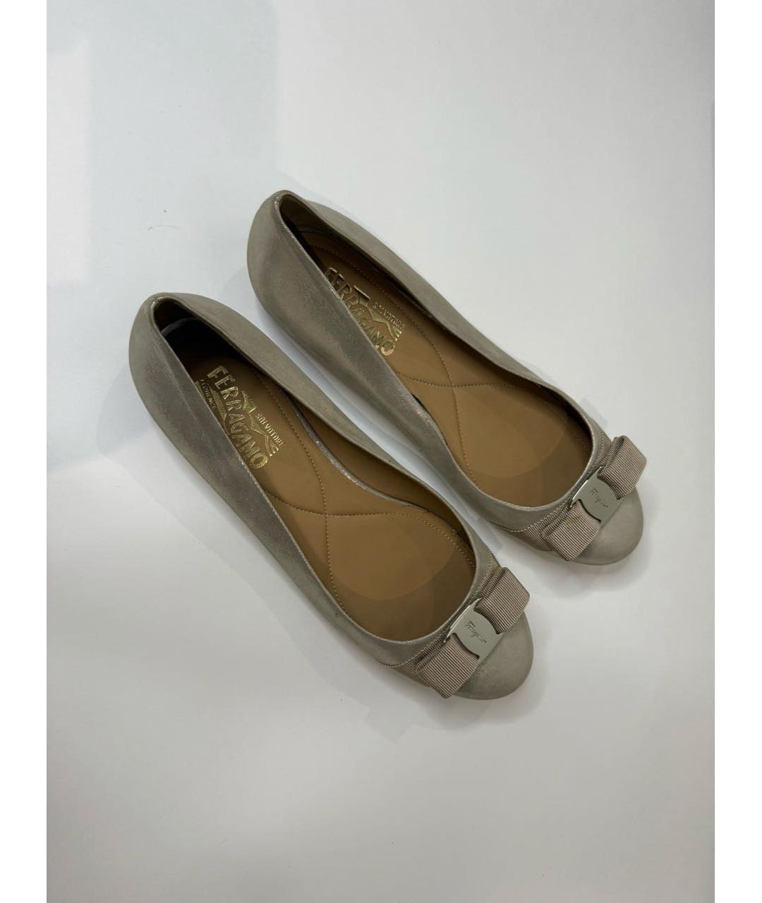 FERRAGAMO Золотые кожаные балетки, фото 5