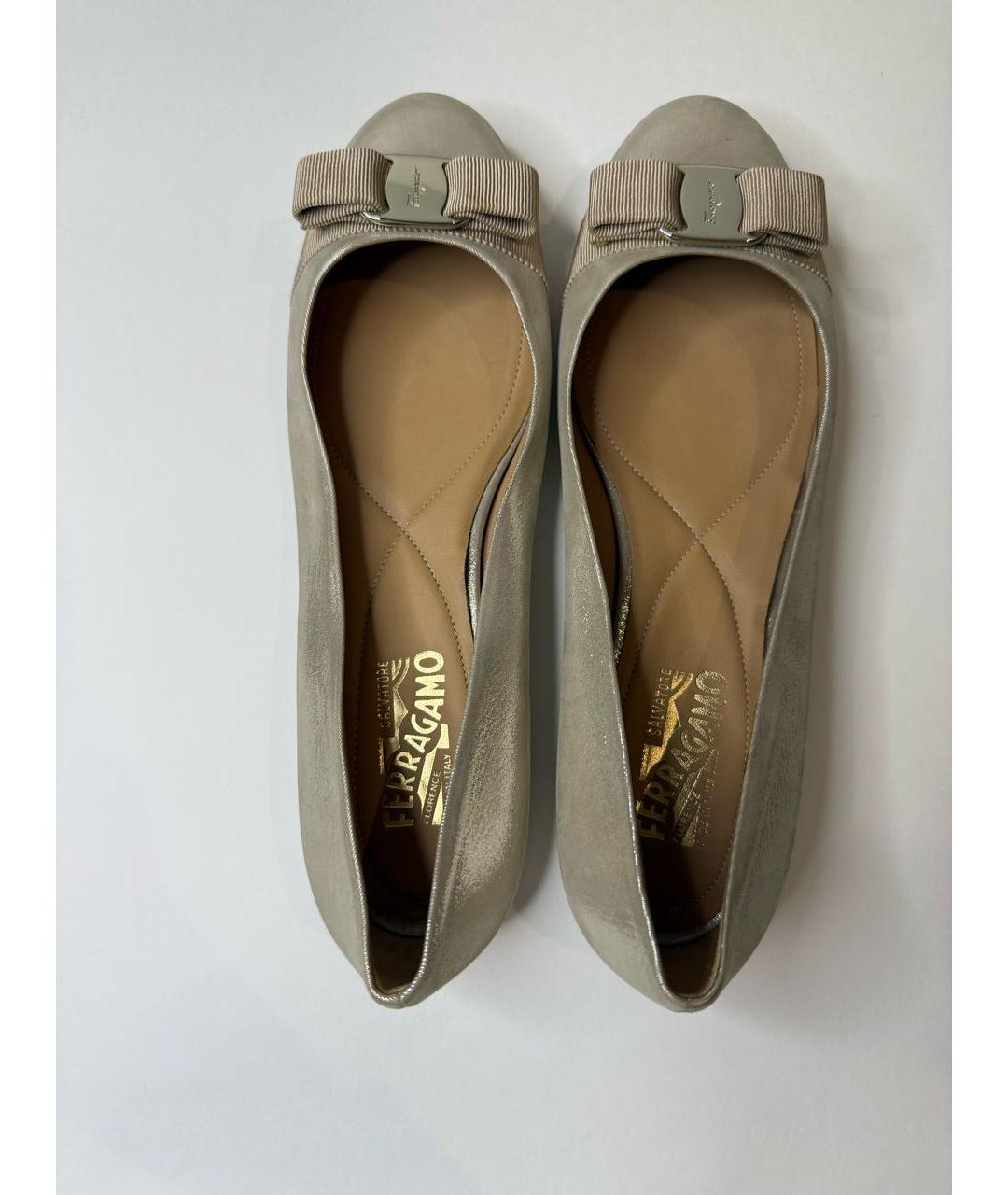 FERRAGAMO Золотые кожаные балетки, фото 3