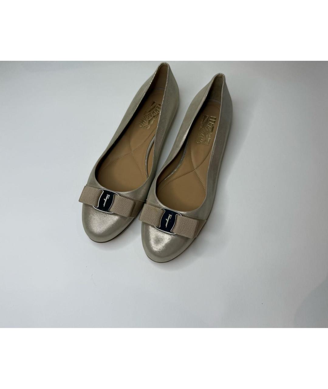 FERRAGAMO Золотые кожаные балетки, фото 6