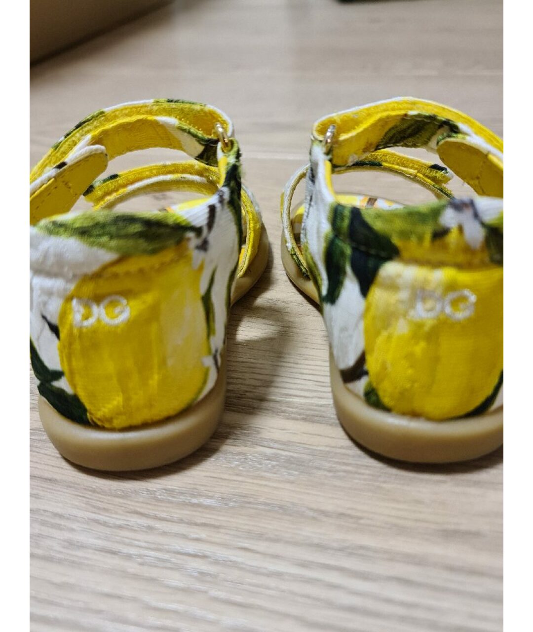 DOLCE&GABBANA Желтые кожаные сандалии и шлепанцы, фото 4