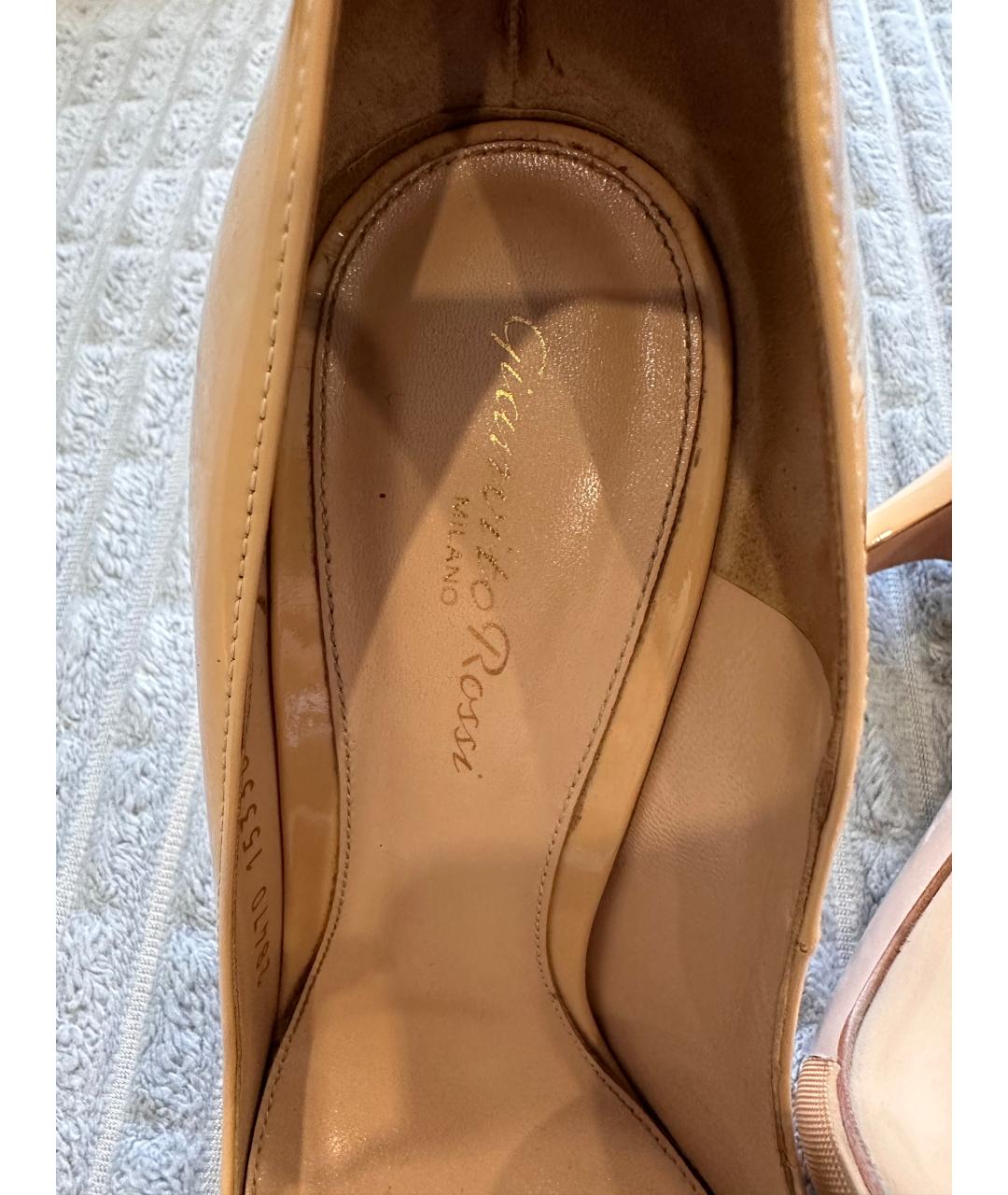 GIANVITO ROSSI Бежевые туфли из лакированной кожи, фото 3