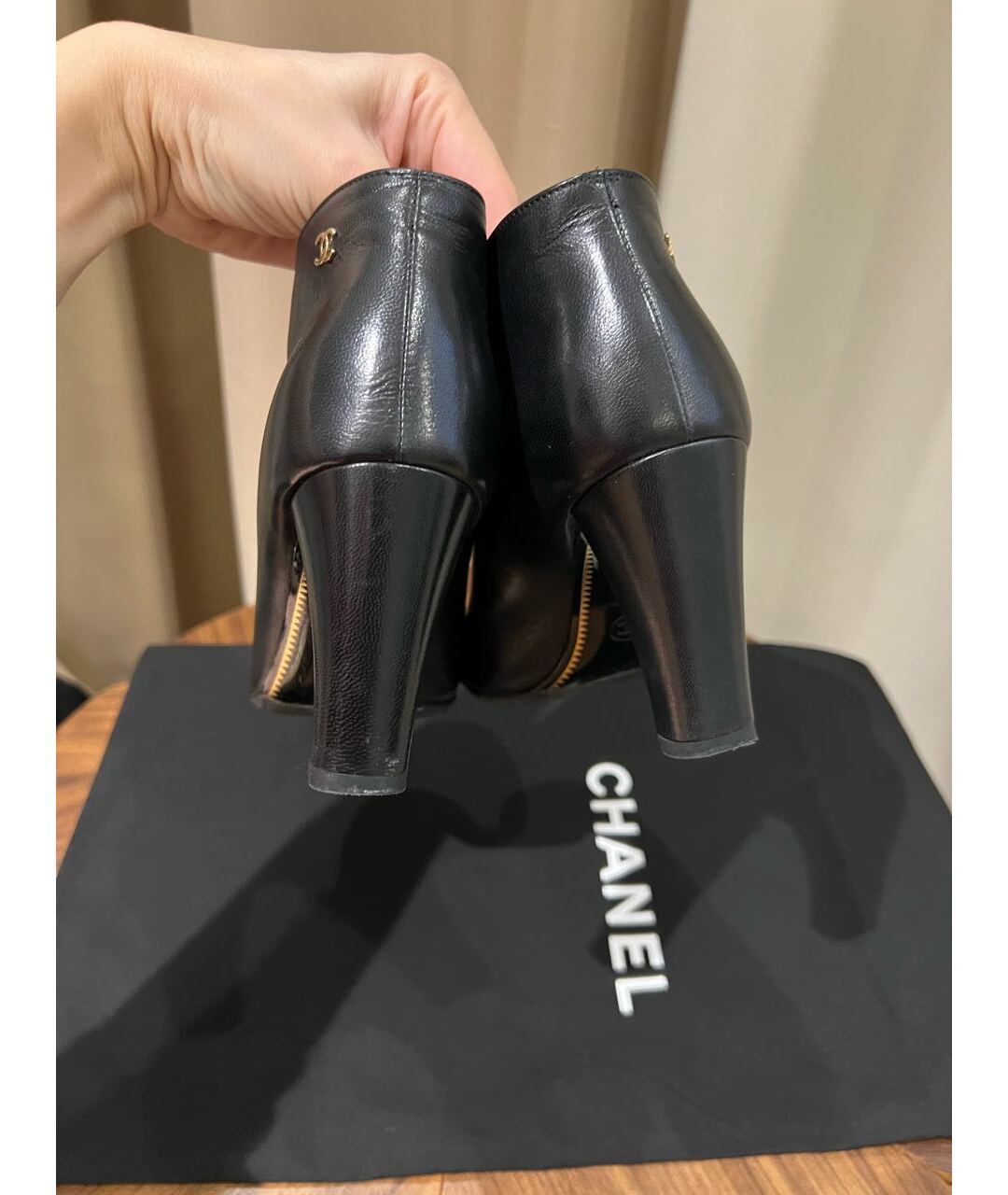 CHANEL PRE-OWNED Черные кожаные ботильоны, фото 4