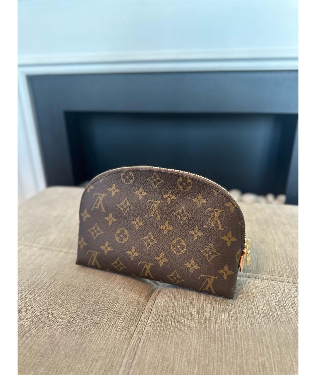 LOUIS VUITTON Коричневая косметичка, фото 3