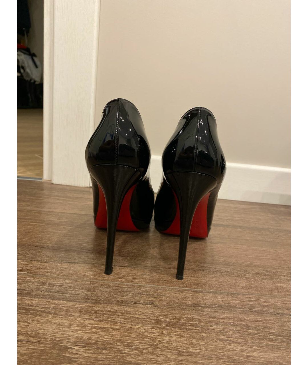 CHRISTIAN LOUBOUTIN Черные туфли из лакированной кожи, фото 4