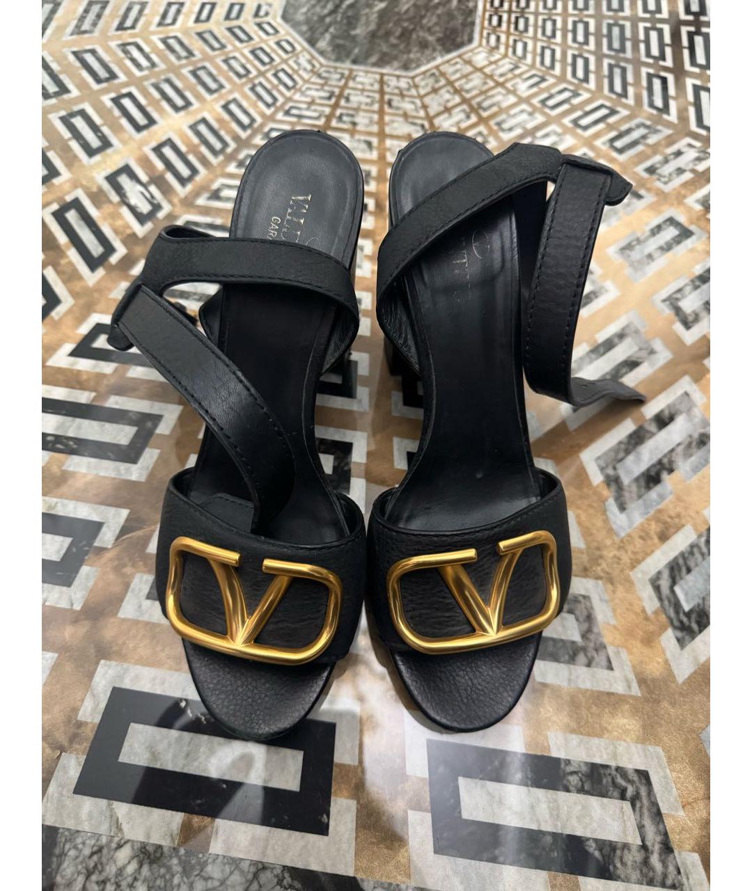 VALENTINO Черные кожаные босоножки, фото 2