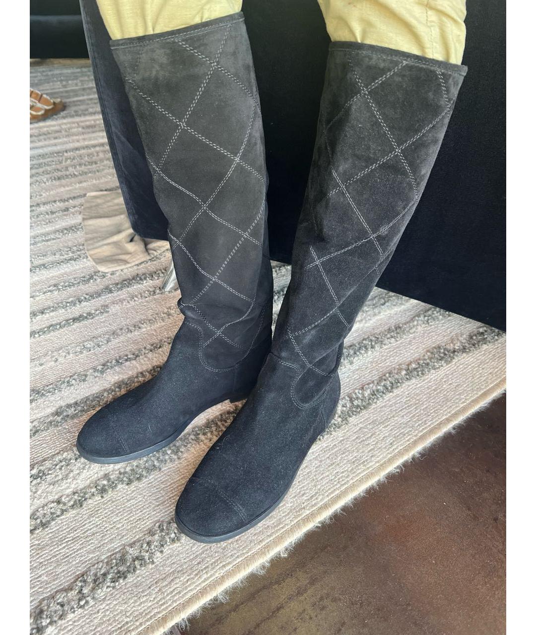 CHANEL Черные замшевые сапоги, фото 6