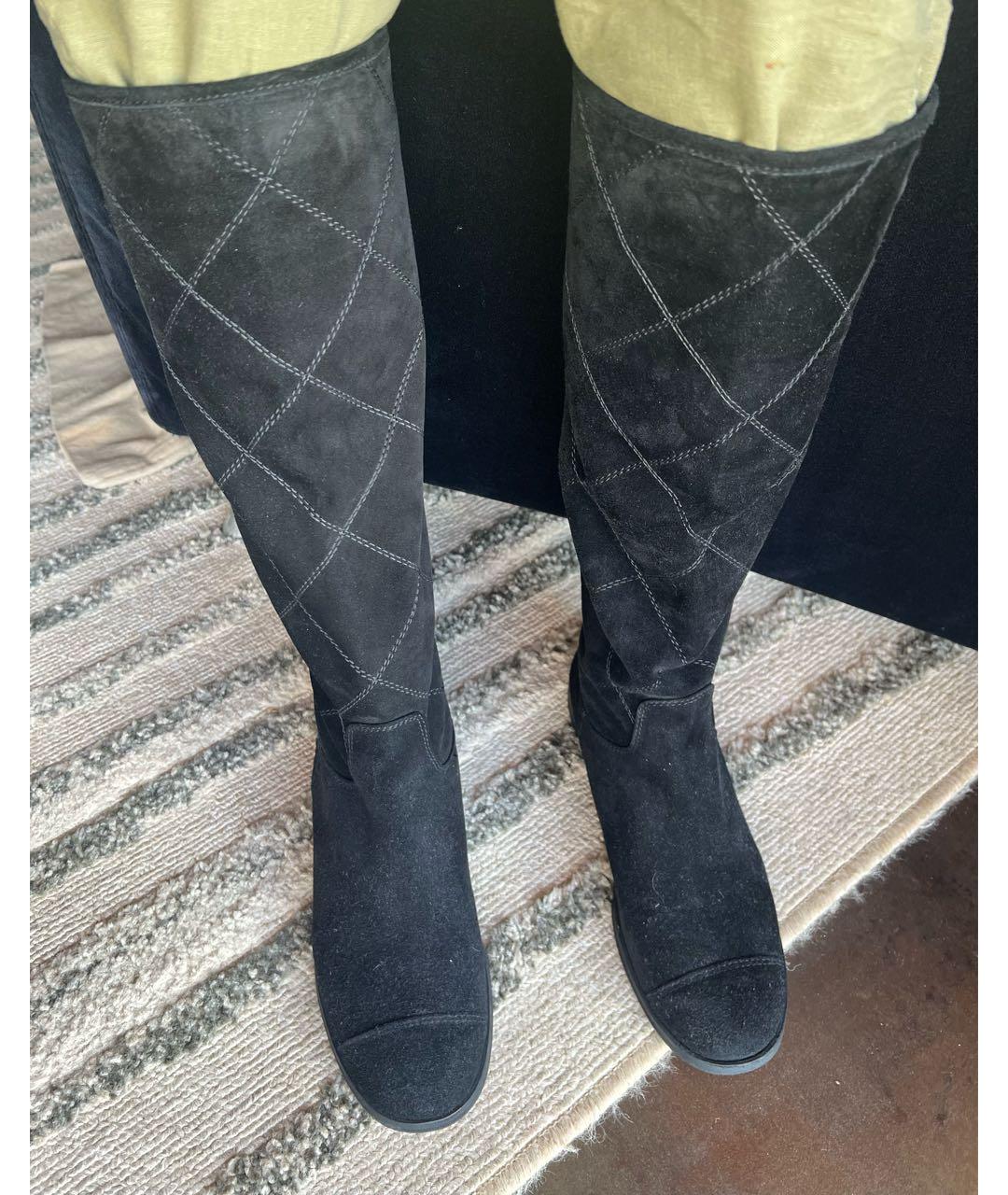 CHANEL Черные замшевые сапоги, фото 5