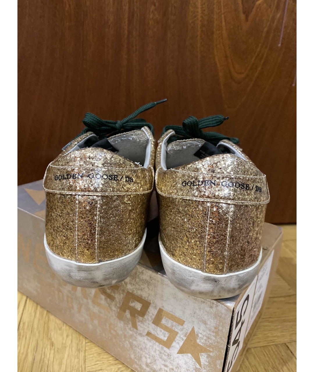 GOLDEN GOOSE DELUXE BRAND Золотые кроссовки из лакированной кожи, фото 4