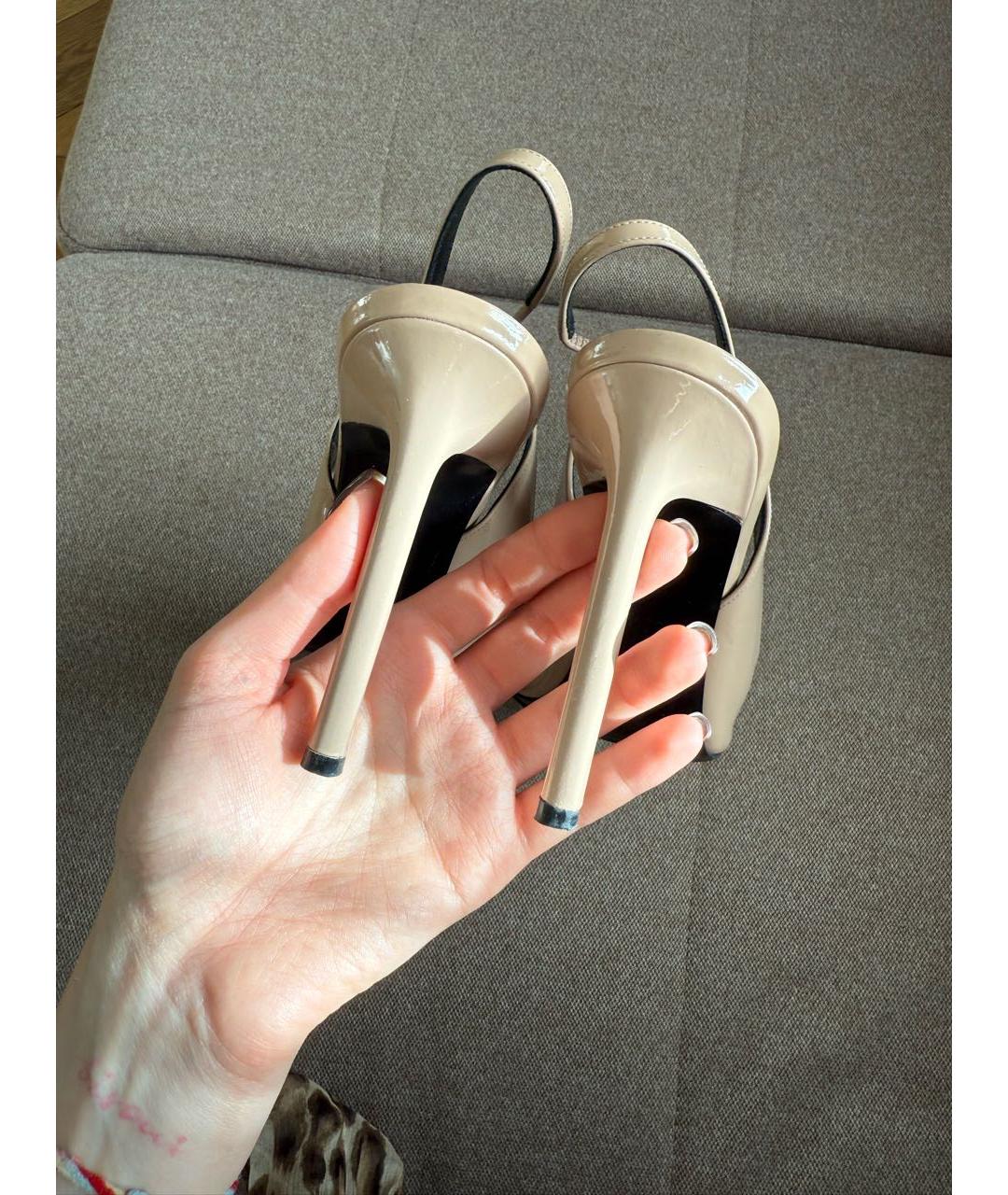 SAINT LAURENT Бежевые туфли из лакированной кожи, фото 4