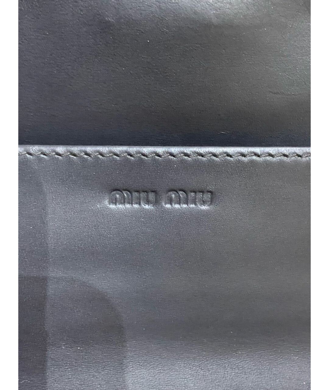 MIU MIU Серый кошелек из лакированной кожи, фото 3
