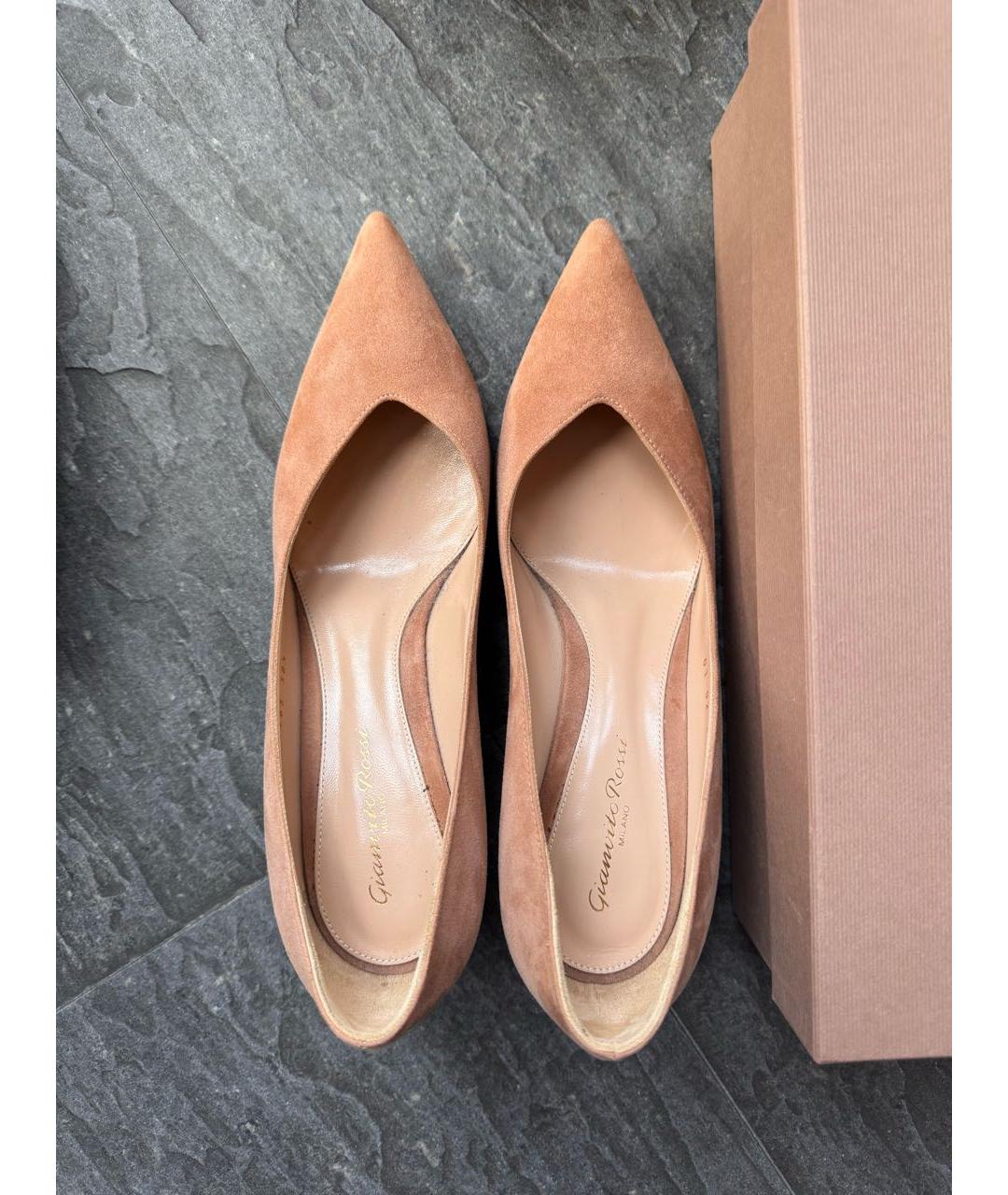 GIANVITO ROSSI Бежевые замшевые туфли, фото 2