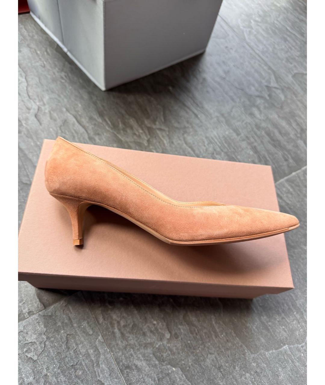 GIANVITO ROSSI Бежевые замшевые туфли, фото 5